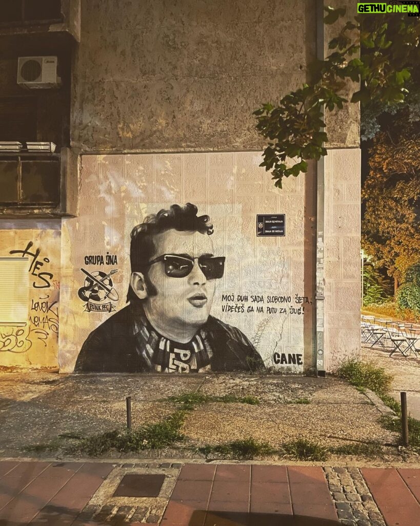 Tomasz Organek Instagram - Belgrad jest poszarpany jak dawna Jugosławia, wiele tu skrajności, od brzydoty do piękna, od nacjonalizmu do pełnej otwartości na to, co obce, gdzieś na skraju Europy i Rosji. Hvala Beograd 🙌 Belgrade, Serbia