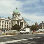 Tomasz Organek Instagram - Belgrad jest poszarpany jak dawna Jugosławia, wiele tu skrajności, od brzydoty do piękna, od nacjonalizmu do pełnej otwartości na to, co obce, gdzieś na skraju Europy i Rosji. Hvala Beograd 🙌 Belgrade, Serbia