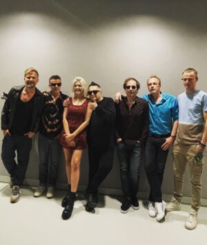Tomasz Organek Instagram - Dziękuję @t.love_official i wspaniałej @zavialovd za niesamowity wieczór w @arenagliwice.official. Keep on rockin’ in a free world ✌️

#tlove #organek #dariazawialow #arenagliwice #rockandroll