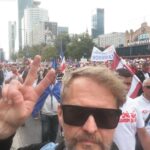 Tomasz Organek Instagram - Wybory 15 X 2023 🇵🇱 Idę, bo chcę Polski wolnej od nienawiści, Polski europejskiej i Polski uczciwej. Chcę poszanowania godności wszystkich Polaków. Chcę, żeby prawo było prawem, a sprawiedliwość sprawiedliwością. Chcę Polski uśmiechniętej i nowoczesnej. Chcę wolności, miłości i pojednania. I tego nam wszystkim życzę. Nie zmarnujmy tej okazji. Pójdźmy na wybory 🇵🇱✌️☀️ Warszawa