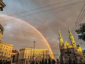 Tomasz Organek Instagram - Co człowiek zepsuł, Niebios naprawił ☀️🌈✌️

#warszawa #onelove #justice #placzbawiciela #lgbt #rajkowskajoanna #tęczanieobraża #zbawixtakipiękny