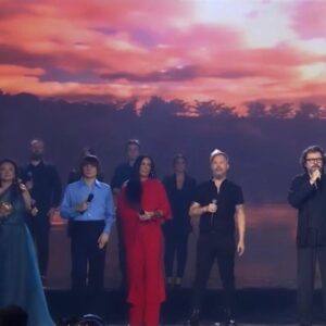 Tomasz Organek Instagram - Gala Medalu Wolności Słowa 2023, Grand Press, ECS, Gdańsk. Razem ze wspaniałymi artystami miałem przyjemność wystąpić podczas tej znakomitej i jakże ważnej uroczystości. Dziękuję @kayah_official @ralphkaminski @monikaurlik oraz @grzegorz_turnau i @jan_emil_mlynarski ✌️