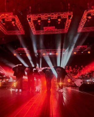 Tomasz Organek Instagram - Wczoraj w @teatr.letni w Szczecinie zagraliśmy niesamowity koncert wraz z @chor_pm_szczecin pod dyrekcją @sylwia.fm i było bosko. Dziękuję wszystkim, którzy się do tego sukcesu przyczynili i szczecińskiej publiczności. Było wspaniale. Popłakaliśmy i potańczyliśmy. I tak trzeba żyć 🤘😎

Fotografie: @leslaw_kopecki 🙌

#szczecin #teatetni #amfiteatr #organek #sylwiafabianczykmakuch #chorpm #mystic