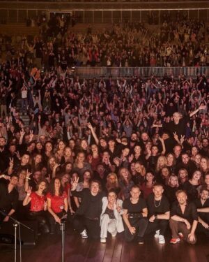 Tomasz Organek Instagram - Wczoraj w @teatr.letni w Szczecinie zagraliśmy niesamowity koncert wraz z @chor_pm_szczecin pod dyrekcją @sylwia.fm i było bosko. Dziękuję wszystkim, którzy się do tego sukcesu przyczynili i szczecińskiej publiczności. Było wspaniale. Popłakaliśmy i potańczyliśmy. I tak trzeba żyć 🤘😎

Fotografie: @leslaw_kopecki 🙌

#szczecin #teatetni #amfiteatr #organek #sylwiafabianczykmakuch #chorpm #mystic