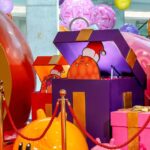 Tomaz Viana Instagram - A magia do Natal é o nosso encontro: com a família, com as memórias, com as crianças e, claro, com o bom velhinho. Em parceria com o artista TOZ, criamos um Natal único e encantador, que você só encontra aqui, no Shopping Leblon. Venha conferir uma decoração natalina com a cara do Rio. Esperamos por vocês. #ShoppingLeblon #Natal #LeblonPraVoce