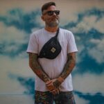 Tomaz Viana Instagram - 🎧🎙️Finalizando a fileira com muito estilo! @tozfbc e @9k9_oficial -Traços e Passos- Um pouquinho do que rolou no ensaio do vídeoclipe -traços e Passos- 2g-BassBeats Foto: @haiwate Cantor: @9k9_oficial Artista plástico 🎨: @tozfbc Produção: @2gbassbeats Rio de Janeiro, Rio de Janeiro