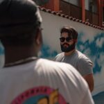 Tomaz Viana Instagram - 🎧🎙️Finalizando a fileira com muito estilo! @tozfbc e @9k9_oficial -Traços e Passos- Um pouquinho do que rolou no ensaio do vídeoclipe -traços e Passos- 2g-BassBeats Foto: @haiwate Cantor: @9k9_oficial Artista plástico 🎨: @tozfbc Produção: @2gbassbeats Rio de Janeiro, Rio de Janeiro