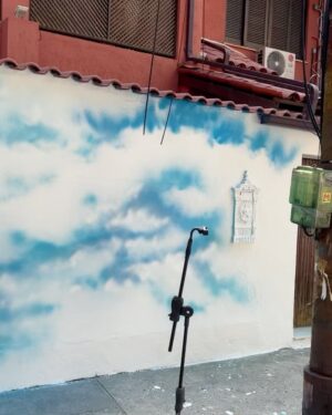 Tomaz Viana Instagram - Primeiro painel que faço só com o “céu” , no começo da minha carreira eu fazia o caminho contrário, primeiro fazia na rua e depois desenvolvia no ateliê, agora percorrendo o caminho inverso percebo que a rua é o meu grande laboratório, o que acham ? Bom domingo para todos