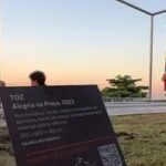 Tomaz Viana Instagram - Minha escultura “alegría na praça “ na @artrio_art 2023 obrigado especial a @instadamude que fez meu sonho virar realidade e a @galeriamovimento por dar todo suporte para que tudo rolasse numa boa ❤️🫶🏻 até a próxima
