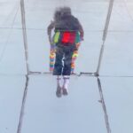 Tomaz Viana Instagram - Convido a todos a visitação e interação a minha instalação “Alegria na Praça”, no @artrio_art, que acontece até o dia 17 de Setembro na Marina da Glória. Além da instalação, você pode visitar outras obras minhas no Pavilhão Terra - Stand D14 - @galeriamovimento