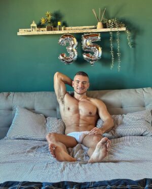 Tommaso Freno Instagram - 🥂!!! >> 𝑯𝒂𝒑𝒑𝒚 𝑩𝒊𝒓𝒕𝒉𝒅𝒂𝒚 𝒕𝒐 𝒎𝒆 << !!! 🥂

  XXXV
.
.
.
.
.
.
.
.
.
.
#happybirthday #birthday #love #happy #cake #party #birthdaycake #birthdaygirl #instagood #os #instagram #family #like #photography #birthdayboy #photooftheday #birthdayparty #friends #follow #celebration #thbirthday #balloons #cumplea #beautiful #music #art #hbd #s #bday #celebrate