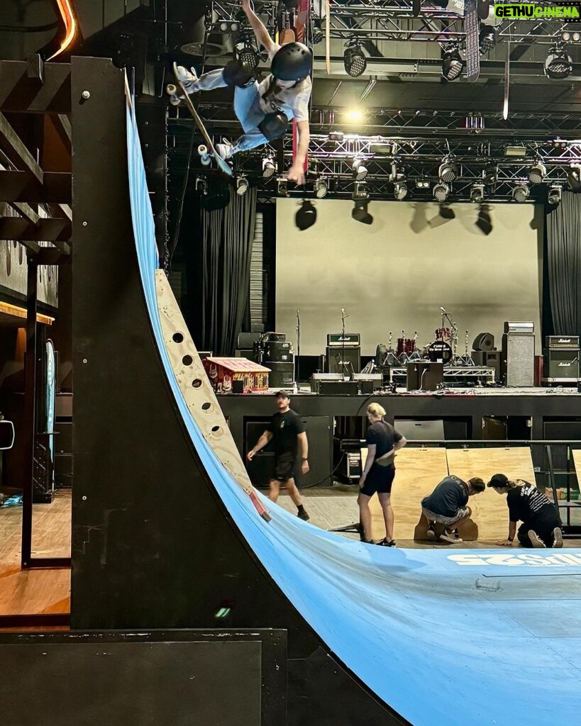 Tony Hawk Instagram - Tomorrow we celebrate 25 years of @tonyhawkthegame in the best way possible: with @birdmanthps @bodyjar_official @dzdeathrays & @alex_lahey playing songs from THPS 1-4 while we skate a custom halfpipe INSIDE the theatre. Reese and I barged the ramp build today in order to show you what fakie ollies look like “in da club.” Thanks to all the fans of our game series for keeping the dream alive. Hoping to do more events like this in the future. #THPS25 🎮🛹📼🎸 The Fortitude Music Hall