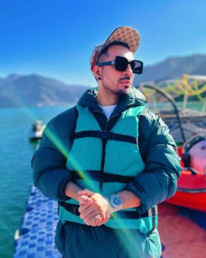 Tony Kakkar Instagram - 🚤🏞
.
.
.
.
📸 @prathhmesh #tonykakkar