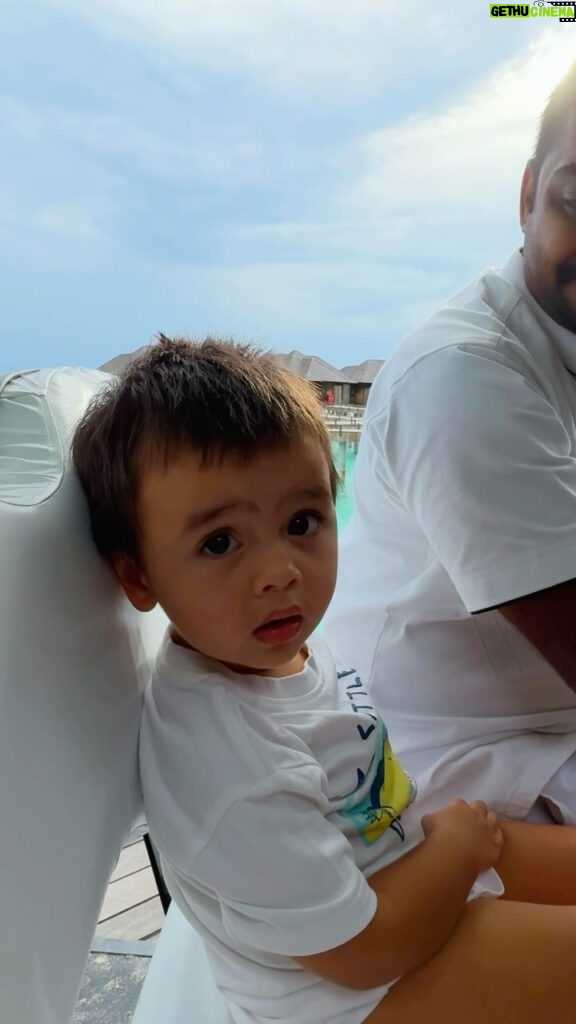 Tony Kakkar Instagram - Met this cutest Boss baby 🍼💌 @sunsiyamresorts @holidays2cherish #sunsiyam #irufushi #maldives #sunsiyamirufushi #sunsiyamresorts #holidays2cherish #h2c