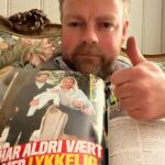 Torbjørn Røe Isaksen Instagram - Ja, da var det hælja da! Og en av mine faste tradisjoner er at når jeg er i Porsgrunn, kjøper jeg Se og Hør. Hører liksom med når man kommer fra vaffelbeltet (SHOUT OUT til vaffelbeltet fra Lillesand til Dokka — dere vet hvem dere er) —> heavy saker @petterstordalen (men ser at @seoghoer er slappe og bare har klippet fra boken din) —> Bra med lykke @linn.wiik Og flott familie!