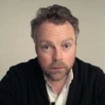 Torbjørn Røe Isaksen Instagram - (LYD) Sååååå…vi lever i en tid hvor alle (i skravleklassen) har minst to podcaster. Da må jeg i hvert fall ha én. Og den kommer søndag. @e24nyheter @podme_norge