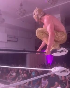 Trey McBrayer Instagram - @aigleblanclucha Vs. @thetreymiguel 💨

@apc_catch 
#Boot #Slap #CrossBody #SuperKick #DesertEagle
#HolyShit #StandingOvation #LuchaLibre #Luchador #HighFly #HighFlyer #450Splash  #MaskedWrestler
#Futur #ProWrestling #Impact #Rascalz #Motivation #Musculation #Shape #Abs #Arms #NoPainNoGain