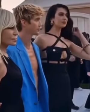 Troye Sivan Instagram - Donatella VERSACE 💜 massive congrats @dualipa @donatella_versace and ty for having meeee 💜💜