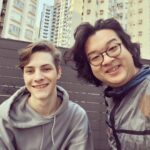 Tsui Ho-Cheong Instagram - 大膽！ 我個天台 夠膽不請自來 不過我鍾意 有趣嘅緣份 。 @eneuxi 來自烏克蘭的創作者 大家要人可以留意下 。 #Welcome #有限嘅英文都要好好溝通 #頭都未梳失禮晒 #有趣的人生 #徐浩昌 #肥腸 #演員 #銀河海潤演藝有限公司