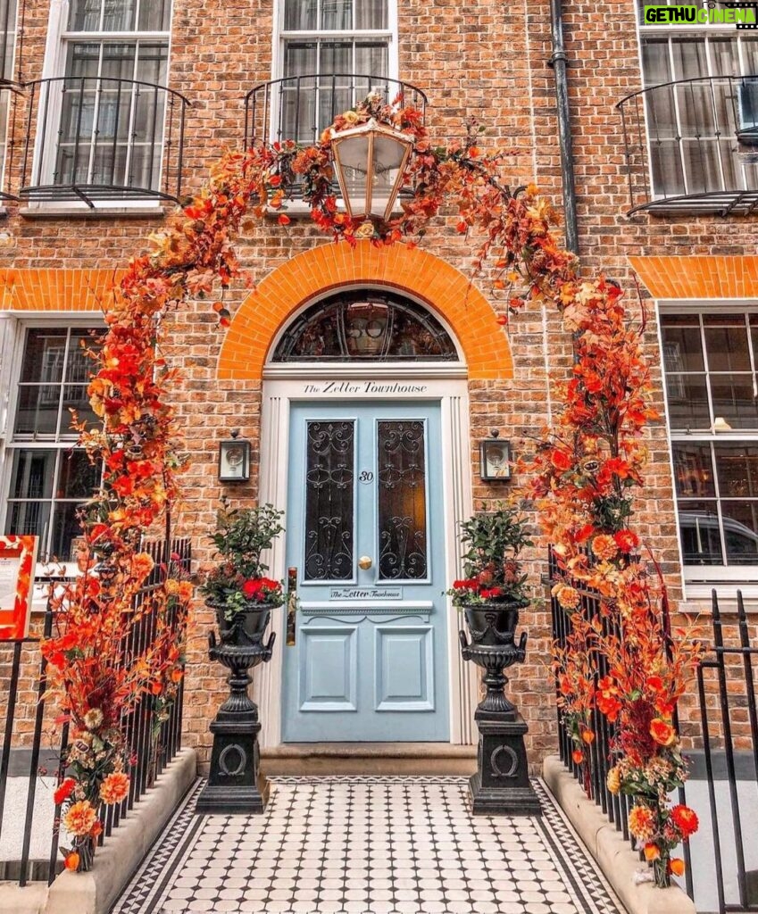 Tuvana Türkay Instagram - “When life shuts a door… Open it again. It’s a door. That’s how they work .” :) Marylebone London
