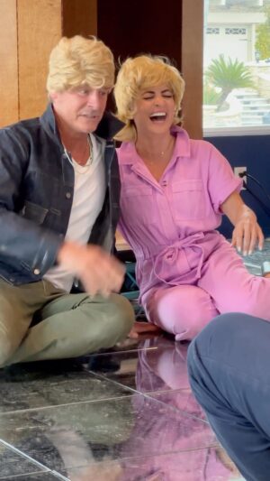 Ty Pennington Instagram - 🪩 GOOD NEWS 🪩 for everyone that missed my yelling, there’s plenty more of that to come on Sunday with an all new episode of #BarbieDreamhouseChallenge 😌💖 #ihavetroublecontrollingthevolumeofmyvoice This Sunday, July 23, 8/7c on @hgtv & @streamonmax 

#blondeshavemorefun #wigs #disco #fun #laughter #barbie