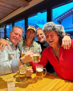Ty Pennington Instagram - Grateful for friends, fresh powder and of course, fondue ❤️🧀 #livelaughloaf #colorado