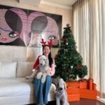 Uhm Ji-won Instagram - 벌써 12월 한 해 마무리의 시작. 울 강쥐들이랑 @love_wonnie1230 트리만들기🎄🌲 우리 2023년 예쁘게 마무리해요💓
