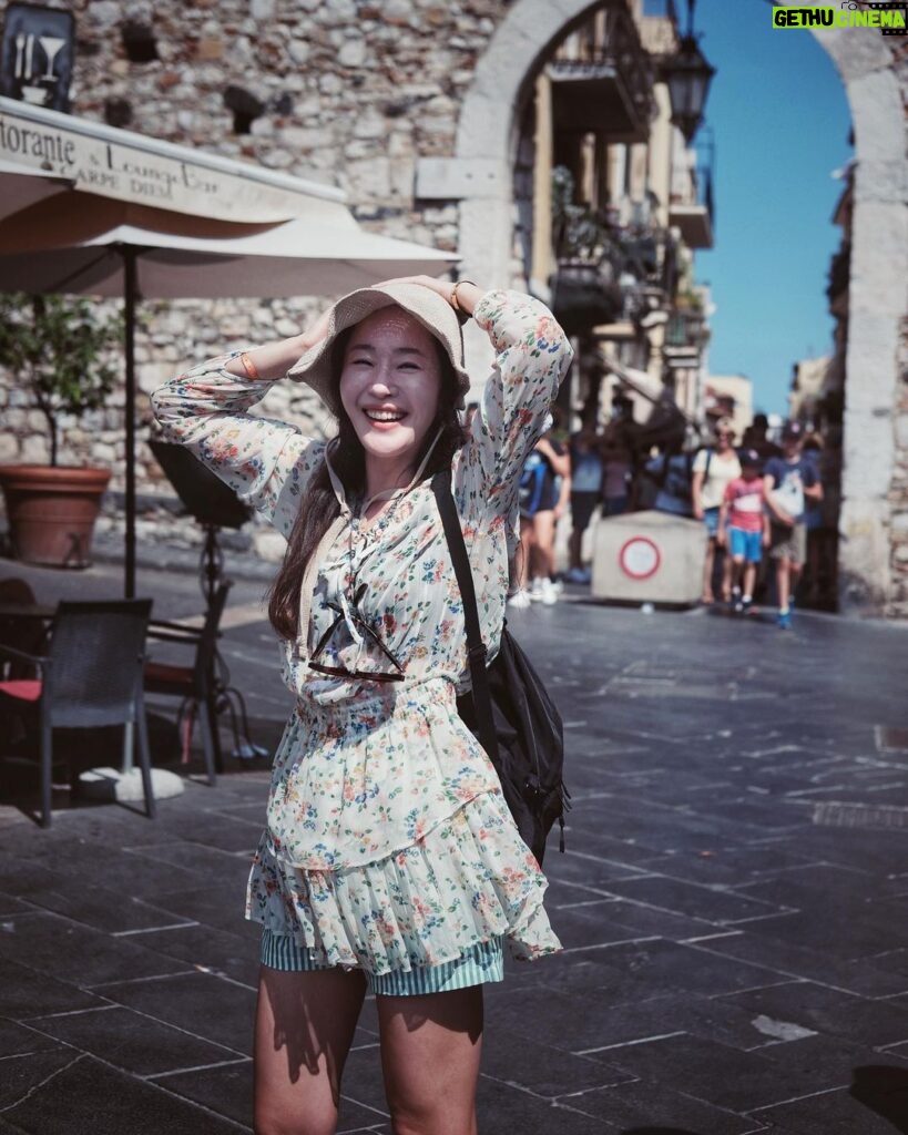 Uhm Ji-won Instagram - 다시 한 번 가보고 싶은 #타오르미나 Taormina, Sicily
