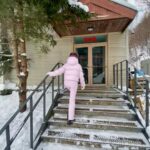 Uhm Ji-won Instagram – 날이 많이 추워졌어요.❄️
영하 15도 에도 거뜬한 @aztechmountain 루크 라인 입고
야간 스키 첫 도전⛷️
용평은 추운 날이 많아서 다운 라인이
꼭 필요 한 거 같아요.
#아즈텍 은 작년 스위스에서 카키 라인 샀었는데 올해는 @radstore552 에서~⛷️