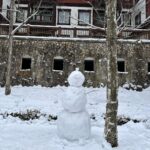Uhm Ji-won Instagram - 날이 많이 추워졌어요.❄️ 영하 15도 에도 거뜬한 @aztechmountain 루크 라인 입고 야간 스키 첫 도전⛷️ 용평은 추운 날이 많아서 다운 라인이 꼭 필요 한 거 같아요. #아즈텍 은 작년 스위스에서 카키 라인 샀었는데 올해는 @radstore552 에서~⛷️