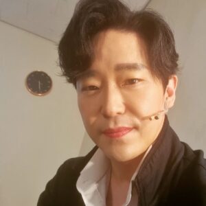Uhm Ki-joon Instagram - 공연 25분전~
잭더리퍼 화이팅!!!!!