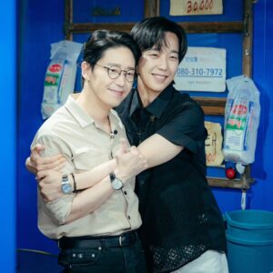 Uhm Ki-joon Instagram - 오늘밤 sbs 10시 20분 
무장해제~~ㅎ
너무나 착한동생 종훈이와~
현무씨 도연씨~
덕분에 즐겁고 행복한 시간이였습다~