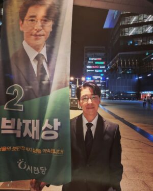 Uhm Ki-joon Instagram - 추억팔기~~~
새해 복 많이 받으시구
새해엔 항상 건강하구 행복하세요~