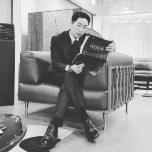 Uhm Ki-joon Instagram - 펜트하우스 시즌2!!!
화이팅!!!!!!^^*