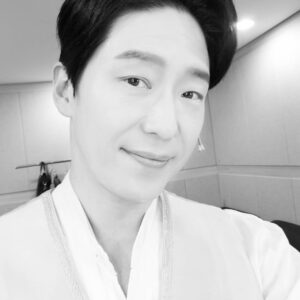 Uhm Ki-joon Instagram - 발하임 안녕...
롯데 안녕...
베르테르 안녕...
알베르트 꺼져...
ㅎㅎㅎㅎㅎ
그동안 베르테르를 사랑해주신 모든분들께 진심으로 감사드립니다^^*