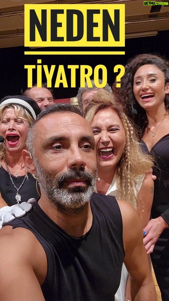 Umut Oğuz Instagram - Neden tiyatro ? 🥰🧿✨️💫❤️🔥🙏🏼 #tiyatro #actorlife #actor #actress #comedy #hollywood #theatre #show #funnyvideos #onstage #dariofo