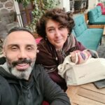 Umut Oğuz Instagram - Ne güzelsin Ege 🧿 Muhabbetin ayrı Kalbin ayrı güzel 💜 Hiç değişmedi bu ruh hali, Sana gelirken taşikardi, Giderken hüzünlü bir yeşilçam filmi gibisin. Şimdilik hoşça kal, Ektik tohumları sevgiyle Tez vakit tekrar görüşüp Sahnede kavuşmak dileğiyle🙏🏼