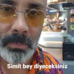 Umut Oğuz Instagram - Simit bey siz misiniz ? Kusura bakmayın tanıyamadım. Çok değişmişsiniz. Fakir pirzolası derlerdi size Zengin mutfağına terfi etmişsiniz.