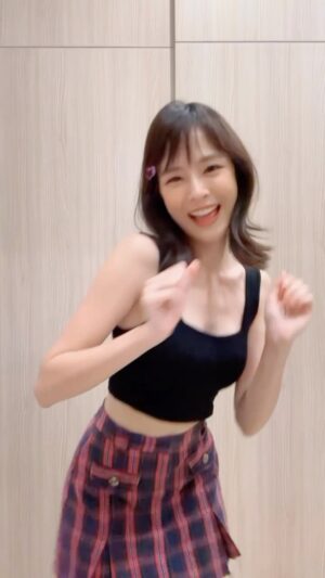 Ungsumalynn Sirapatsakmetha Instagram - exerciseให้ไขมันละลายซะหน่อย💃🏻😝