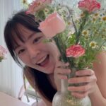 Ungsumalynn Sirapatsakmetha Instagram - อังมาส่งความสดชื่นด้วยดอกไม้บานๆและยิ้มหวานๆนะคะ☺️💐