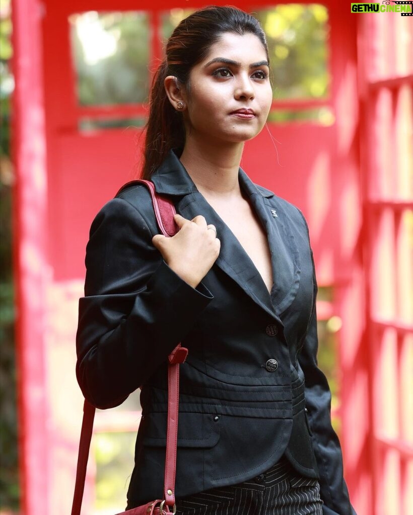 Upasana Rai Instagram - When formals can become classic . #formalwear #upasanarc #upasana #classic #styleblogger #fashion #ootd #modafeminina #artistsoninstagram