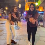 Upasana Rai Instagram - ❄️ 7🌡️Dancing through the memories.. Impromptu dance reel session on the London streets . #dance #dancereels #london #londonfashion #londonstreets #friendship #memories #upasana #upasanarc #funtimes #reelsinstagram