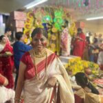 Upasana Rai Instagram - Vijaya dashmi.. Durga Maa boron..sindoor kela.. dhak& nasch..ASCHE BACHOR ABAR HOBE . #dashami #durgapuja #subhobijoya #sindoorkhela #aschebochorabarhobe #upasanarc #upasana #indian #indianfestival #festival