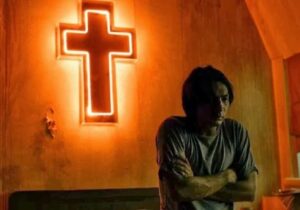 Upi Avianto Instagram - BELENGGU 2013 sedang tayang di @netflixid 🐰🔪♥️.

#thriller