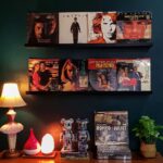 Upi Avianto Instagram - Jaman dulu buat akses film-film luar yang gak rilis di bioskop masih sulit banget. Dulu musti sewa laserdisc dengan tempat penyewaan yang masih terbatas, jumlah film-filmnya juga terbatas, harganya juga mayan mahal untuk ukuran masa itu, nyewanyapun rebutan 😅. Beberapa koleksi laserdisc waktu itu beli dari tempat penyewaan ketika mulai beralih dari laserdisc ke VCD. #goodolddays