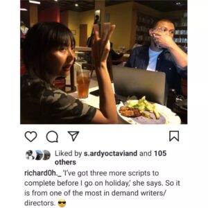Upi Avianto Instagram - Kokoh sayang.... 🥺.

Semalam dari rumah duka aku mengenang lagi semua kebersamaan kita. Aku ambil beberapa foto dari IG Kokoh berikut captionnya buat aku kenang. Membaca caption Kokoh itu seperti bernada dengan suara Kokoh yang loud dan kocak. Kokoh adalah sahabat yang selalu siap mendengar segala keluh kesah kita, supporter terbaik untuk apapun yang kita kerjakan, dan teman diskusi yang asik tapi kadang juga ngeselin. Reading Room Cafe akan selalu jadi memori terindah kebersamaan kita. Tempat itu pernah jadi rumah keduaku.

Aku tau Kokoh pasti akan ngomel kalo tau aku terus menangis sepulangnya dari rumah duka hingga saat ini.. karena aku tau Kokoh pasti gak suka orang sedih karena Kokoh. "NGAPAIN LAH KAU MENANGIS TERUS?" pasti begitu kira-kira yang Kokoh akan bilang.

Kokoh sayang.. semoga di atas sana Kokoh masih dibolehin main drone dan aku akan melambai-lambaikan tanganku dari bawah sini. Dan kalo Kokoh ketemu Papaku di sana, please jangan diajak debat 😑.

Rest in love Kokohku sayang. Aku sangat sangat sangat kehilanganmu 😭❤. @richard0h._
