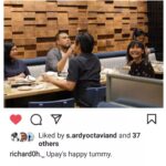 Upi Avianto Instagram – Kokoh sayang…. 🥺.

Semalam dari rumah duka aku mengenang lagi semua kebersamaan kita. Aku ambil beberapa foto dari IG Kokoh berikut captionnya buat aku kenang. Membaca caption Kokoh itu seperti bernada dengan suara Kokoh yang loud dan kocak. Kokoh adalah sahabat yang selalu siap mendengar segala keluh kesah kita, supporter terbaik untuk apapun yang kita kerjakan, dan teman diskusi yang asik tapi kadang juga ngeselin. Reading Room Cafe akan selalu jadi memori terindah kebersamaan kita. Tempat itu pernah jadi rumah keduaku.

Aku tau Kokoh pasti akan ngomel kalo tau aku terus menangis sepulangnya dari rumah duka hingga saat ini.. karena aku tau Kokoh pasti gak suka orang sedih karena Kokoh. “NGAPAIN LAH KAU MENANGIS TERUS?” pasti begitu kira-kira yang Kokoh akan bilang.

Kokoh sayang.. semoga di atas sana Kokoh masih dibolehin main drone dan aku akan melambai-lambaikan tanganku dari bawah sini. Dan kalo Kokoh ketemu Papaku di sana, please jangan diajak debat 😑.

Rest in love Kokohku sayang. Aku sangat sangat sangat kehilanganmu 😭❤. @richard0h._