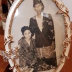 Upi Avianto Instagram - My heart still hurts 💔. Aku gak bisa berhenti berpikir apakah aku udah cukup membahagiakanmu.., apakah aku udah cukup jadi anak yang baik.., anak yang berbakti.. Membahagiakanmu selalu menjadi prioritas nomor satu dalam hidupku.. senyummu dan bahagiamu adalah bahagiaku yang utama.. Saat ini semua rasanya hampa.. kehilanganmu membuat duniaku runtuh.. Dada ini terus terasa sesak.. dan terus saja dipenuhi pertanyaan apakah aku sudah cukup membuatmu bahagia.. apakah udah cukup menjadi anak yang baik dan berbakti padamu..😭 Entah bagaimana aku bisa menyembuhkan diriku.. tapi saat ini biarlah aku larut dalam perpisahan ini.. hingga aku benar-benar ikhlas nanti.. Satu-satunya hal yang meringankan sakit ini.. bahwa kini Papa sudah bersama-sama kembali dengan the love of your life; Mama. I miss you so much, Pa.. Tidak ada lagi orang yang akan memuji masakanku meski sebenernya rasanya gak enak. Papa orang baik, aku cinta sekali padamu 💔. Till we meet again.