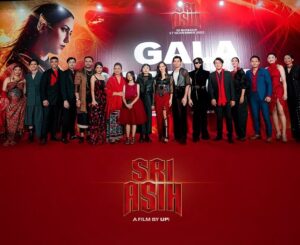 Upi Avianto Instagram - Hari ini Sri Asih resmi rilis di bioskop seluruh Indonesia! Selamat bertemu Sri Asih, teman-teman!! ❤

#SriAsih