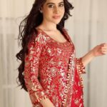 Urfi Javed Instagram - Outfit @abujanisandeepkhosla This Georgeous wig is from @nishhair